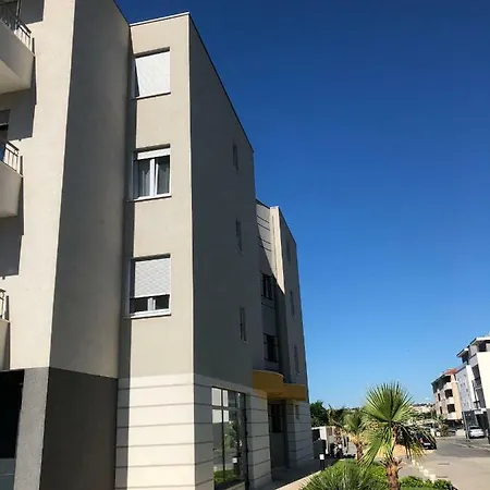 Three Palms * Podstrana