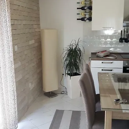 Apartamento Three Palms Podstrana